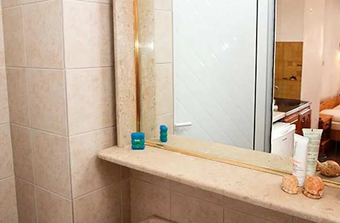 Center * لينثوس