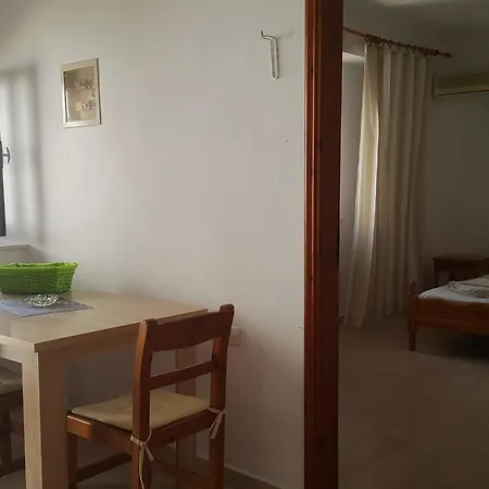 Center * לינדוס