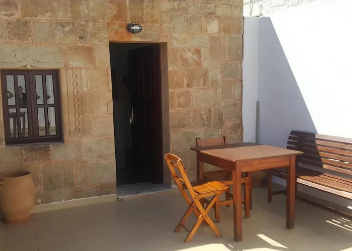 Center * לינדוס